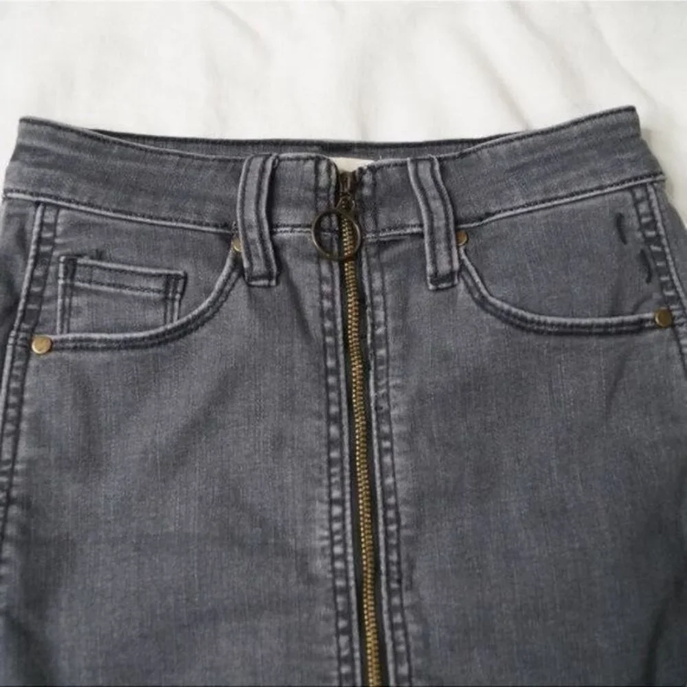 (recent) River Gray Denim Pencil Skirt Size 25 Flattering Great Stretch - Picture 6 of 10